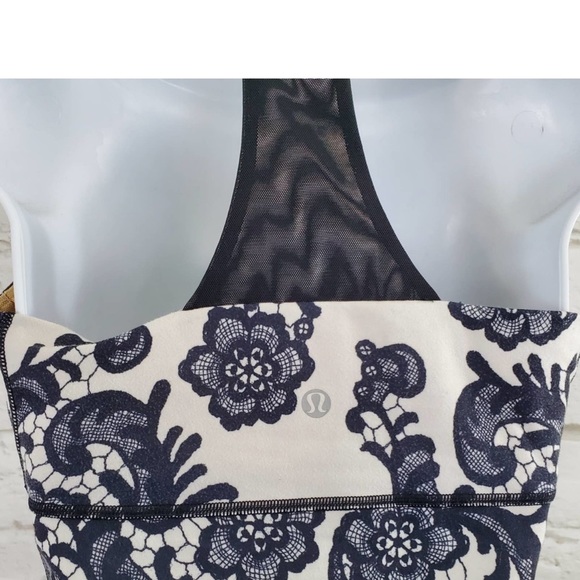 Lululemon Scoop Neck Tank Top Black Off White Womens Size 8 No pads Athleisure - Picture 4 of 5